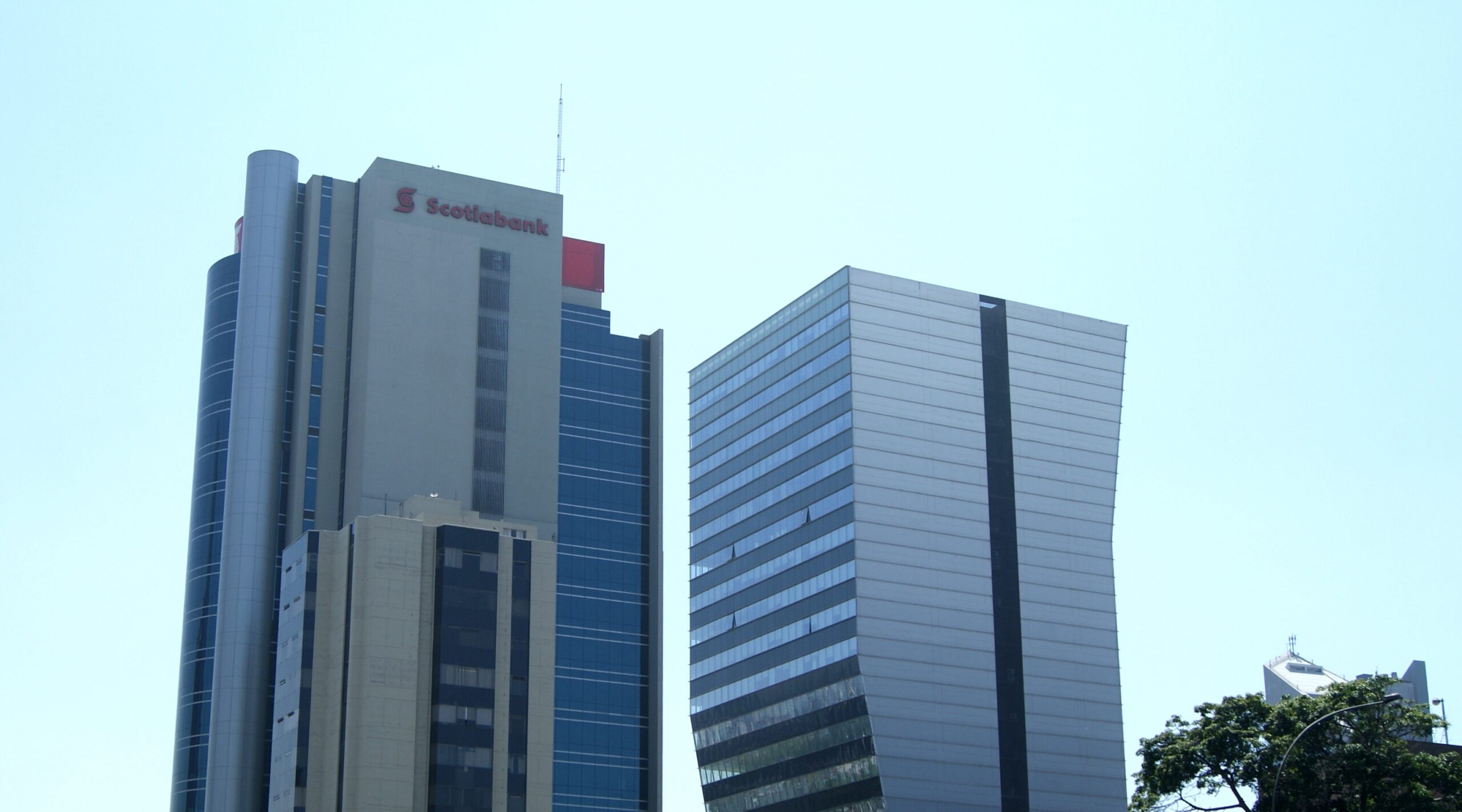 Skyline corporativo referencial en Lima